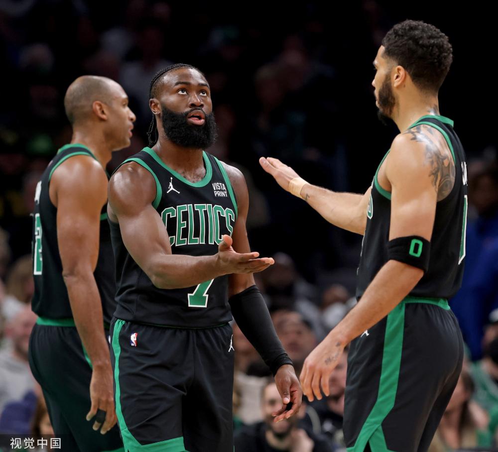 他用平静的 他用平静的