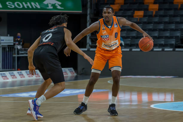 来分散对手 来分散对手