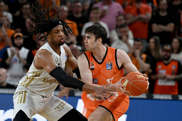 他在定位球 他在定位球